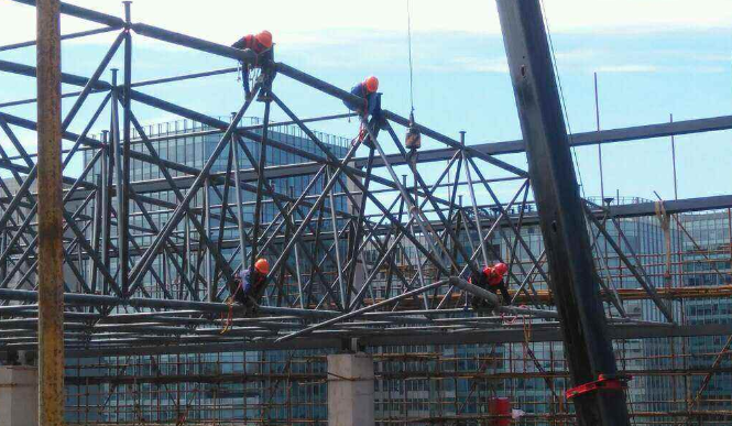 渭南论网架装配施工中搭设脚手架应当留神的事故